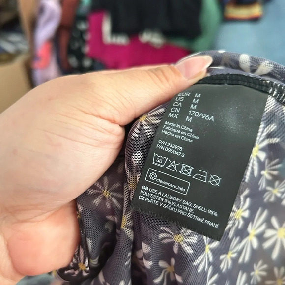 NWT H&M FLORAL MESH CROPPED TOP - Picture 2 of 3